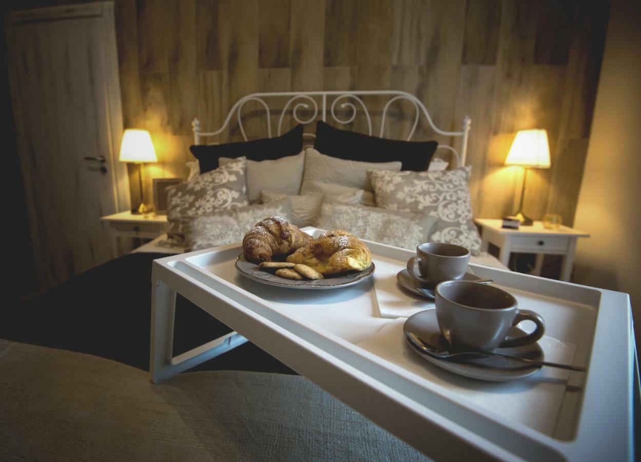 Bed & Breakfast Elegant - Il Vicolo Storico Salerno